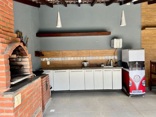 Casa de alto padrão à venda com 5 quartos no Condomínio São Lucas – R$ 1.030.000
📍 Rua Wolfgang Amadeus Mozart (Lot. São Lucas I), São Pedro – Juiz de Fora/MG
Souza e Albano Serviços Imobiliários
📞 (32) 99829-7059 | CNPJ: 53.373.878/0001-39