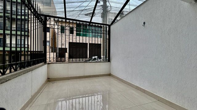 📸 DESCRIÇÃO PARA IMAGEM (inserir nas fotos do imóvel na plataforma Praedium):
Apartamento Garden à venda com 2 quartos no Vivendas da Serra – R$ 350.000
📍 Rua Domingos Tavares de Souza, 244 – Ap 102 – Vivendas da Serra – Juiz de Fora/MG
Souza e Albano Serviços Imobiliários
📞 (32) 99829-7059 | CNPJ: 53.373.878/0001-39