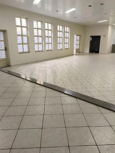 Salão Comercial para Locação | 250m² | Espaço Amplo e Reformado
Ideal para igrejas, academias, estúdios e comércio em geral
Imobiliária: Souza e Albano Serviços Imobiliários | CNPJ: 53.373.878/0001-39