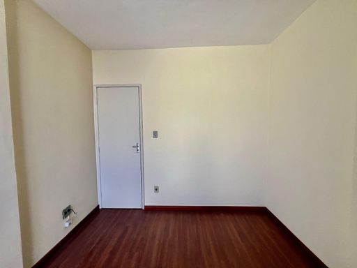 Apartamento à venda com 2 quartos no Centro – R$ 255.000
📍 Rua Santo Antônio, 970 – Centro – Juiz de Fora/MG
Souza e Albano Serviços Imobiliários
📞 (32) 99829-7059 | CNPJ: 53.373.878/0001-39