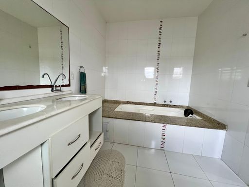 Casa de alto padrão à venda com 5 quartos no Condomínio São Lucas – R$ 1.030.000
📍 Rua Wolfgang Amadeus Mozart (Lot. São Lucas I), São Pedro – Juiz de Fora/MG
Souza e Albano Serviços Imobiliários
📞 (32) 99829-7059 | CNPJ: 53.373.878/0001-39