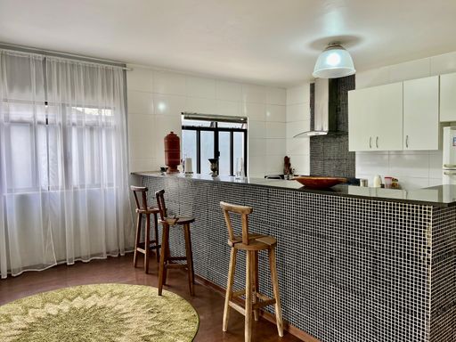 Casa de alto padrão à venda com 5 quartos no Condomínio São Lucas – R$ 1.030.000
📍 Rua Wolfgang Amadeus Mozart (Lot. São Lucas I), São Pedro – Juiz de Fora/MG
Souza e Albano Serviços Imobiliários
📞 (32) 99829-7059 | CNPJ: 53.373.878/0001-39