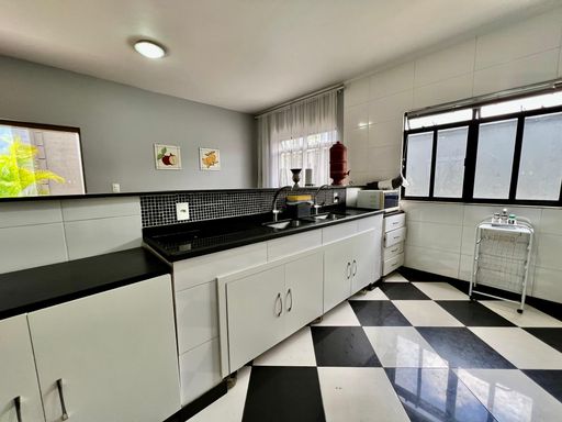 Casa de alto padrão à venda com 5 quartos no Condomínio São Lucas – R$ 1.030.000
📍 Rua Wolfgang Amadeus Mozart (Lot. São Lucas I), São Pedro – Juiz de Fora/MG
Souza e Albano Serviços Imobiliários
📞 (32) 99829-7059 | CNPJ: 53.373.878/0001-39