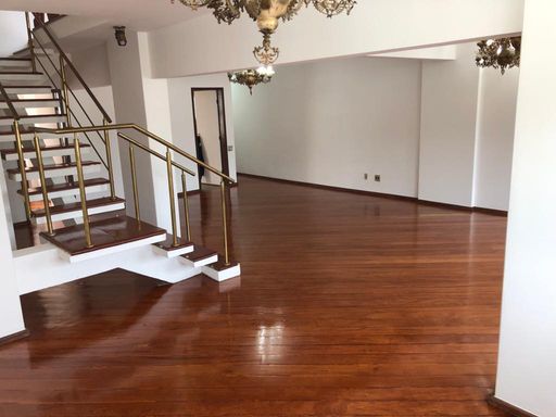 Cobertura à venda – 4 quartos – Centro – R$ 690.000
📍 Av. Rio Branco, 3.151 – Centro – Juiz de Fora/MG
Souza e Albano Serviços Imobiliários
📞 (32) 99829-7059 | CNPJ: 53.373.878/0001-39