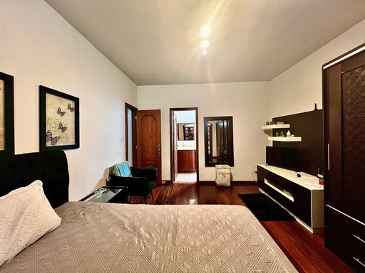 Casa à venda com 4 quartos no Bonfim – Permuta por até dois imóveis
📍 Rua Barão do Retiro, 800 – Bonfim – Juiz de Fora/MGSouza e Albano Serviços Imobiliários📞 (32) 99829-7059 | CNPJ: 53.373.878/0001-39

#souzaealbanoservicosimobiliarios #imobiliariasouzaealbano #casaavenda #bonfimjf #imoveisjuizdefora