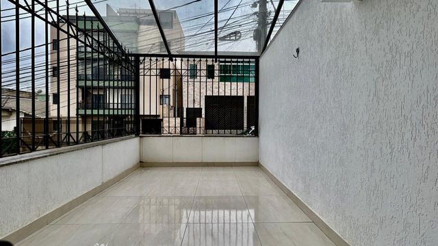 📸 DESCRIÇÃO PARA IMAGEM (inserir nas fotos do imóvel na plataforma Praedium):
Apartamento Garden à venda com 2 quartos no Vivendas da Serra – R$ 350.000
📍 Rua Domingos Tavares de Souza, 244 – Ap 102 – Vivendas da Serra – Juiz de Fora/MG
Souza e Albano Serviços Imobiliários
📞 (32) 99829-7059 | CNPJ: 53.373.878/0001-39