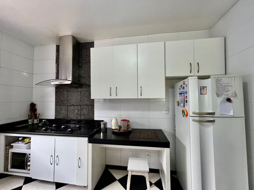 Casa de alto padrão à venda com 5 quartos no Condomínio São Lucas – R$ 1.030.000
📍 Rua Wolfgang Amadeus Mozart (Lot. São Lucas I), São Pedro – Juiz de Fora/MG
Souza e Albano Serviços Imobiliários
📞 (32) 99829-7059 | CNPJ: 53.373.878/0001-39