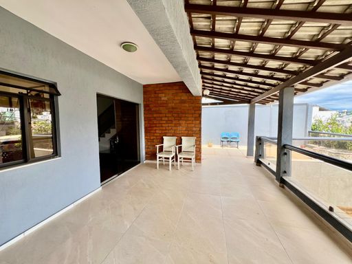 Casa de alto padrão à venda com 5 quartos no Condomínio São Lucas – R$ 1.030.000
📍 Rua Wolfgang Amadeus Mozart (Lot. São Lucas I), São Pedro – Juiz de Fora/MG
Souza e Albano Serviços Imobiliários
📞 (32) 99829-7059 | CNPJ: 53.373.878/0001-39