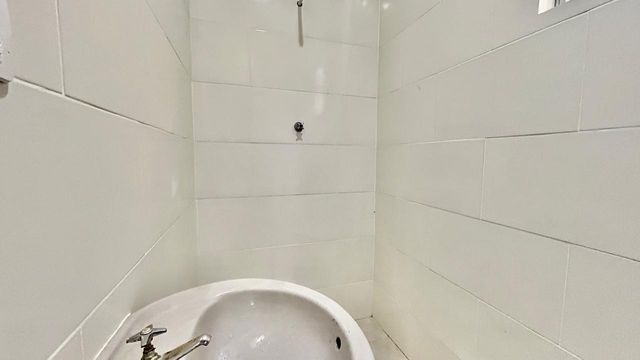 📸 DESCRIÇÃO PARA IMAGEM (inserir nas fotos do imóvel na plataforma Praedium):

Casa à venda com 2 quartos na Vila Furtado de Menezes – R$ 199.000
📍 Rua Azevedo Neto Vila Furtado de Menezes – Juiz de Fora/MG
Souza e Albano Serviços Imobiliários
📞 (32) 99829-7059 | CNPJ: 53.373.878/0001-39

🔎 Hashtags:

#souzaealbanoservicosimobiliarios
#imobiliariasouzaealbano
#casaavendaemjuizdefora
#vilafurtadodemenezes
#casaavenda