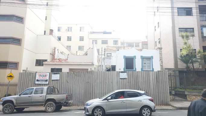 Terreno com 364 m² no Alto dos Passos – Venda R$ 2.890.000 | Aluguel R$ 8.000/mês📍 Rua Moraes e Castro, 374 e 382 – Alto dos Passos – Juiz de Fora/MGSouza e Albano Serviços Imobiliários📞 (32) 99829-7059 | CNPJ: 53.373.878/0001-39
