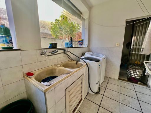 Casa à venda com 4 quartos no Bonfim – Permuta por até dois imóveis
📍 Rua Barão do Retiro, 800 – Bonfim – Juiz de Fora/MGSouza e Albano Serviços Imobiliários📞 (32) 99829-7059 | CNPJ: 53.373.878/0001-39

#souzaealbanoservicosimobiliarios #imobiliariasouzaealbano #casaavenda #bonfimjf #imoveisjuizdefora