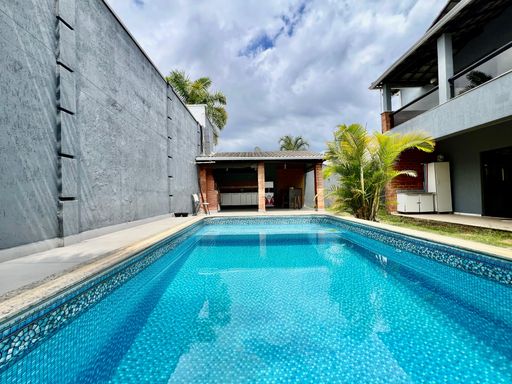 Casa de alto padrão à venda com 5 quartos no Condomínio São Lucas – R$ 1.030.000
📍 Rua Wolfgang Amadeus Mozart (Lot. São Lucas I), São Pedro – Juiz de Fora/MG
Souza e Albano Serviços Imobiliários
📞 (32) 99829-7059 | CNPJ: 53.373.878/0001-39