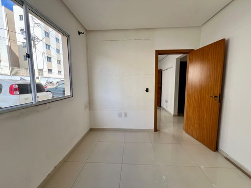 Apartamento à venda com 2 quartos no Bairro Grama – R$ 160.000
📍 Rua Diomar Monteiro, 1520 – Condomínio Village das Pedras – Grama – Juiz de Fora/MG
Souza e Albano Serviços Imobiliários
📞 (32) 99829-7059 | CNPJ: 53.373.878/0001-39