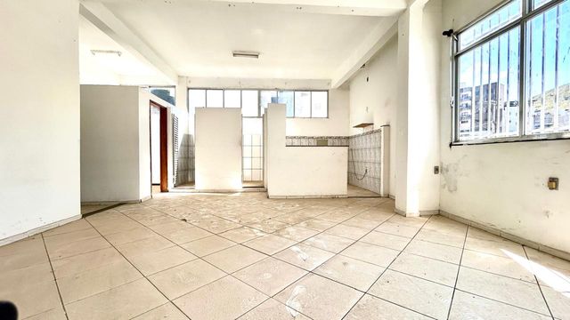 📸 DESCRIÇÃO PARA IMAGEM (inserir nas fotos do imóvel na plataforma Praedium):
Apartamento Garden à venda com 2 quartos no Vivendas da Serra – R$ 350.000
📍 Rua Domingos Tavares de Souza, 244 – Ap 102 – Vivendas da Serra – Juiz de Fora/MG
Souza e Albano Serviços Imobiliários
📞 (32) 99829-7059 | CNPJ: 53.373.878/0001-39