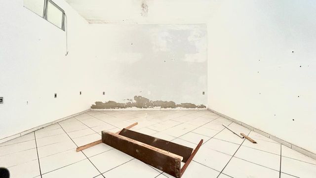 📸 DESCRIÇÃO PARA IMAGEM (inserir nas fotos do imóvel na plataforma Praedium):
Apartamento Garden à venda com 2 quartos no Vivendas da Serra – R$ 350.000
📍 Rua Domingos Tavares de Souza, 244 – Ap 102 – Vivendas da Serra – Juiz de Fora/MG
Souza e Albano Serviços Imobiliários
📞 (32) 99829-7059 | CNPJ: 53.373.878/0001-39
