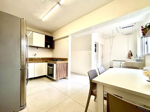 Apartamento à venda com 3 quartos (1 suíte) no São Mateus – R$ 895.000,00
📍 Rua São Mateus – São Mateus – Juiz de Fora/MG
Souza e Albano Serviços Imobiliários
📞 (32) 99829-7059 | CNPJ: 53.373.878/0001-39