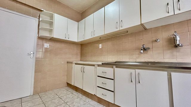 DESCRIÇÃO PARA IMAGEM (inserir nas fotos do anúncio na plataforma Praedium):
Apartamento à venda com 3 quartos e 3 vagas em São Mateus – R$ 550.000
📍 Avenida Presidente Itamar Franco, 1580 – São Mateus – Juiz de Fora/MG
Souza e Albano Serviços Imobiliários
📞 (32) 99829-7059 | CNPJ: 53.373.878/0001-39

🔖 Hashtags:

#souzaealbanoservicosimobiliarios #imobiliariasouzaealbano #apartamentoavenda #saomateusjf #imoveisjuizdefora