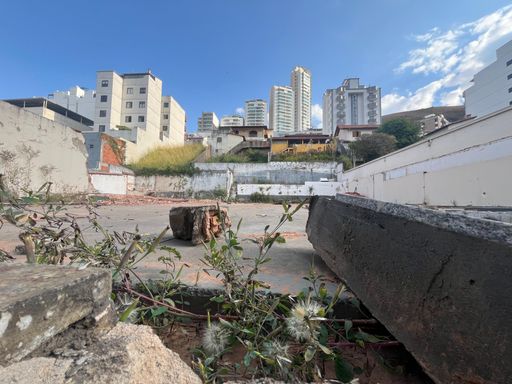 Terreno comercial para aluga com 900m² no Cascatinha – R$ 25.000📍 Avenida Dr. Paulo Japiassu Coelho, 285 – Cascatinha – Juiz de Fora/MGSouza e Albano Serviços Imobiliários📞 (32) 99829-7059 | CNPJ: 53.373.878/0001-39