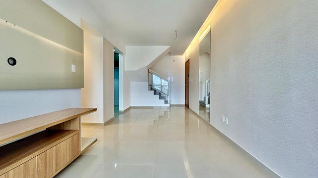📸 **DESCRIÇÃO PARA IMAGEM **
Cobertura à venda com 3 quartos no São Pedro – R\$ 699.000
📍 Rua Honório Antônio da Silva, 140 – 6º andar – São Pedro – Juiz de Fora/MG
Souza e Albano Serviços Imobiliários
📞 (32) 99829-7059 | CNPJ: 53.373.878/0001-39

---

\#souzaealbanoservicosimobiliarios #imobiliariasouzaealbano #coberturaavenda #coberturasaopedro #imoveljuizdefora