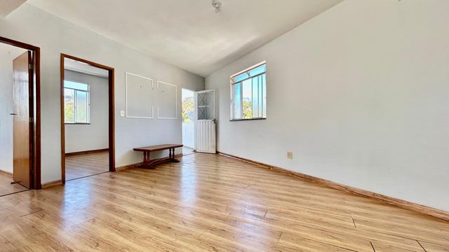 📸 DESCRIÇÃO PARA IMAGEM (Praedium):
Apartamento à venda com 2 quartos e terraço no Manoel Honório – R$ 185.000
📍 Rua João Lourenço, 40 – Manoel Honório – Juiz de Fora/MG
Souza e Albano Serviços Imobiliários
📞 (32) 99829-7059 | CNPJ: 53.373.878/0001-39

Hashtags:
#souzaealbanoservicosimobiliarios #imobiliariasouzaealbano #apartamentoavenda #manoelhonorio #imoveljuizdefora