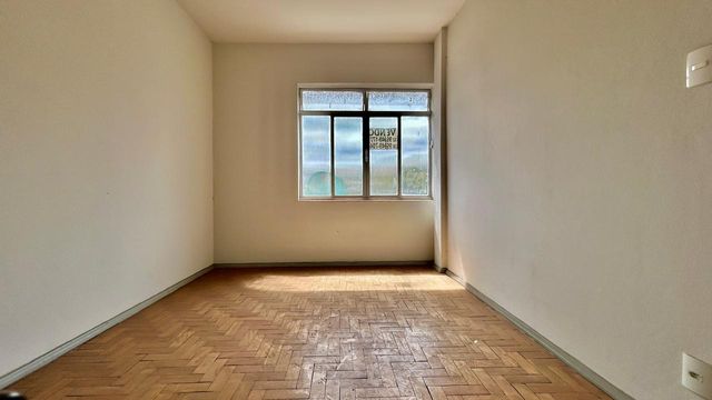 📸 **DESCRIÇÃO PARA IMAGEM (inserir nas fotos do imóvel na plataforma Praedium):**

Apartamento à venda com 2 quartos no Centro – R\$ 215.000
📍 Avenida Francisco Bernardino, 573 – Centro – Juiz de Fora/MG
Souza e Albano Serviços Imobiliários
📞 (32) 99829-7059 | CNPJ: 53.373.878/0001-39

---

\#souzaealbanoservicosimobiliarios #imobiliariasouzaealbano #apartamentoavenda #centrojuizdefora #apartamentoemjuizdefora