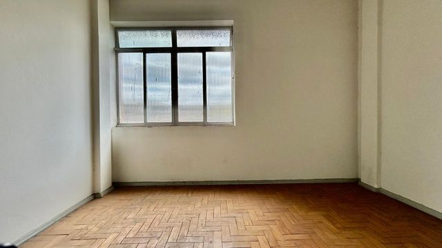 📸 **DESCRIÇÃO PARA IMAGEM (inserir nas fotos do imóvel na plataforma Praedium):**

Apartamento à venda com 2 quartos no Centro – R\$ 215.000
📍 Avenida Francisco Bernardino, 573 – Centro – Juiz de Fora/MG
Souza e Albano Serviços Imobiliários
📞 (32) 99829-7059 | CNPJ: 53.373.878/0001-39

---

\#souzaealbanoservicosimobiliarios #imobiliariasouzaealbano #apartamentoavenda #centrojuizdefora #apartamentoemjuizdefora
