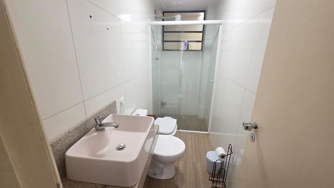 Apartamento à venda com 3 quartos (1 suíte) no Centro – Juiz de Fora/MG – 97 m²
📍 Rua Constantino Paleta, 60 – Centro – Juiz de Fora/MG
Souza e Albano Serviços Imobiliários
📞 (32) 99829-7059 | CNPJ: 53.373.878/0001-39
