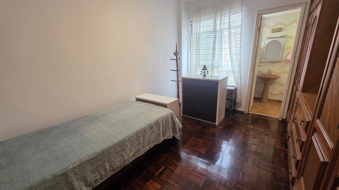 Apartamento à venda com 3 quartos (1 suíte) no Centro – Juiz de Fora/MG – 97 m²
📍 Rua Constantino Paleta, 60 – Centro – Juiz de Fora/MG
Souza e Albano Serviços Imobiliários
📞 (32) 99829-7059 | CNPJ: 53.373.878/0001-39