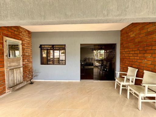 Casa de alto padrão à venda com 5 quartos no Condomínio São Lucas – R$ 1.030.000
📍 Rua Wolfgang Amadeus Mozart (Lot. São Lucas I), São Pedro – Juiz de Fora/MG
Souza e Albano Serviços Imobiliários
📞 (32) 99829-7059 | CNPJ: 53.373.878/0001-39