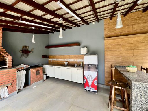 Casa de alto padrão à venda com 5 quartos no Condomínio São Lucas – R$ 1.030.000
📍 Rua Wolfgang Amadeus Mozart (Lot. São Lucas I), São Pedro – Juiz de Fora/MG
Souza e Albano Serviços Imobiliários
📞 (32) 99829-7059 | CNPJ: 53.373.878/0001-39