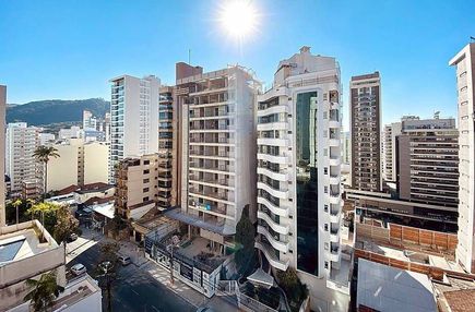 Apartamento à venda com 3 quartos no Centro – R$ 899.000
📍 Rua Dr. Antônio Carlos, 297 – Centro – Juiz de Fora/MG
Souza e Albano Serviços Imobiliários
📞 (32) 99829-7059 | CNPJ: 53.373.878/0001-39