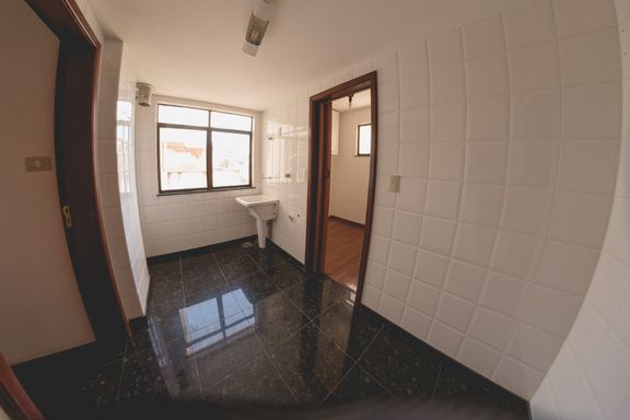 Apartamento à venda com 3 quartos no Centro – R$ 899.000
📍 Rua Dr. Antônio Carlos, 297 – Centro – Juiz de Fora/MG
Souza e Albano Serviços Imobiliários
📞 (32) 99829-7059 | CNPJ: 53.373.878/0001-39