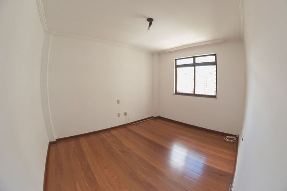 Apartamento à venda com 3 quartos no Centro – R$ 899.000
📍 Rua Dr. Antônio Carlos, 297 – Centro – Juiz de Fora/MG
Souza e Albano Serviços Imobiliários
📞 (32) 99829-7059 | CNPJ: 53.373.878/0001-39