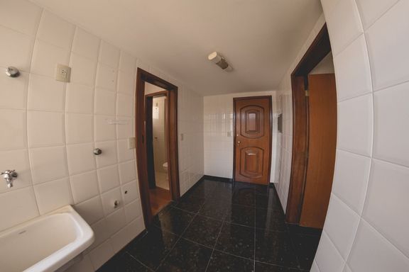 Apartamento à venda com 3 quartos no Centro – R$ 899.000
📍 Rua Dr. Antônio Carlos, 297 – Centro – Juiz de Fora/MG
Souza e Albano Serviços Imobiliários
📞 (32) 99829-7059 | CNPJ: 53.373.878/0001-39