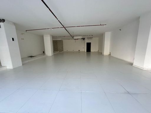 Loja Comercial Na Av Barão do Rio Branco disponível para venda em Juiz de Fora/MG. 📍 Souza e Albano Serviços Imobiliários 📞 (32) 99829-7059 🧾 CNPJ: 53.373.878/0001-39