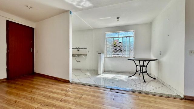 📸 DESCRIÇÃO PARA IMAGEM (Praedium):
Apartamento à venda com 2 quartos e terraço no Manoel Honório – R$ 185.000
📍 Rua João Lourenço, 40 – Manoel Honório – Juiz de Fora/MG
Souza e Albano Serviços Imobiliários
📞 (32) 99829-7059 | CNPJ: 53.373.878/0001-39

Hashtags:
#souzaealbanoservicosimobiliarios #imobiliariasouzaealbano #apartamentoavenda #manoelhonorio #imoveljuizdefora