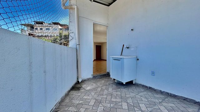 📸 DESCRIÇÃO PARA IMAGEM (Praedium):
Apartamento à venda com 2 quartos e terraço no Manoel Honório – R$ 185.000
📍 Rua João Lourenço, 40 – Manoel Honório – Juiz de Fora/MG
Souza e Albano Serviços Imobiliários
📞 (32) 99829-7059 | CNPJ: 53.373.878/0001-39

Hashtags:
#souzaealbanoservicosimobiliarios #imobiliariasouzaealbano #apartamentoavenda #manoelhonorio #imoveljuizdefora