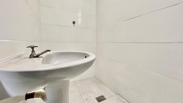 📸 DESCRIÇÃO PARA IMAGEM (inserir nas fotos do imóvel na plataforma Praedium):

Casa à venda com 2 quartos na Vila Furtado de Menezes – R$ 199.000
📍 Rua Azevedo Neto Vila Furtado de Menezes – Juiz de Fora/MG
Souza e Albano Serviços Imobiliários
📞 (32) 99829-7059 | CNPJ: 53.373.878/0001-39

🔎 Hashtags:

#souzaealbanoservicosimobiliarios
#imobiliariasouzaealbano
#casaavendaemjuizdefora
#vilafurtadodemenezes
#casaavenda