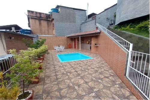 Casa à venda com 3 quartos (2 suítes), área gourmet e piscina no Progresso – Juiz de Fora/MG – R$ 420.000