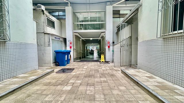 📸 DESCRIÇÃO PARA IMAGEM (Praedium):
Apartamento Garden à venda com 2 quartos no Centro – R$ 240.000
📍 Av. Barão do Rio Branco, 1804 – Centro – Juiz de Fora/MG
Souza e Albano Serviços Imobiliários
📞 (32) 99829-7059 | CNPJ: 53.373.878/0001-39

🏷️ Hashtags:
#souzaealbanoservicosimobiliarios #imobiliariasouzaealbano #apartamentoavenda #centrodejuizdefora #apartamentogarden