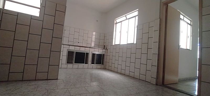 Palavras-chave para ranqueamento no Google: apartamento à venda bairro Progresso Juiz de Fora, 2 quartos Juiz de Fora, imóvel com vaga coberta, Rua Américo Lobo, Souza e Albano Imobiliária, oportunidade Progresso JF, imóvel com fácil acesso a transporte público, apartamento com área de serviço separada.