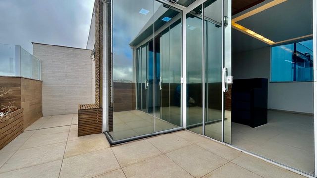 📸 **DESCRIÇÃO PARA IMAGEM **
Cobertura à venda com 3 quartos no São Pedro – R\$ 699.000
📍 Rua Honório Antônio da Silva, 140 – 6º andar – São Pedro – Juiz de Fora/MG
Souza e Albano Serviços Imobiliários
📞 (32) 99829-7059 | CNPJ: 53.373.878/0001-39

---

\#souzaealbanoservicosimobiliarios #imobiliariasouzaealbano #coberturaavenda #coberturasaopedro #imoveljuizdefora