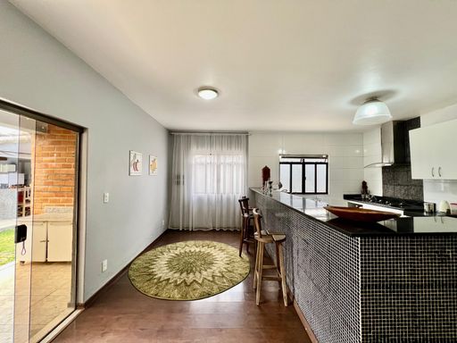 Casa de alto padrão à venda com 5 quartos no Condomínio São Lucas – R$ 1.030.000
📍 Rua Wolfgang Amadeus Mozart (Lot. São Lucas I), São Pedro – Juiz de Fora/MG
Souza e Albano Serviços Imobiliários
📞 (32) 99829-7059 | CNPJ: 53.373.878/0001-39