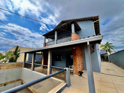 Casa de alto padrão à venda com 5 quartos no Condomínio São Lucas – R$ 1.030.000
📍 Rua Wolfgang Amadeus Mozart (Lot. São Lucas I), São Pedro – Juiz de Fora/MG
Souza e Albano Serviços Imobiliários
📞 (32) 99829-7059 | CNPJ: 53.373.878/0001-39