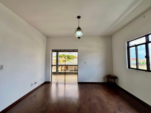 Casa de alto padrão à venda com 5 quartos no Condomínio São Lucas – R$ 1.030.000
📍 Rua Wolfgang Amadeus Mozart (Lot. São Lucas I), São Pedro – Juiz de Fora/MG
Souza e Albano Serviços Imobiliários
📞 (32) 99829-7059 | CNPJ: 53.373.878/0001-39