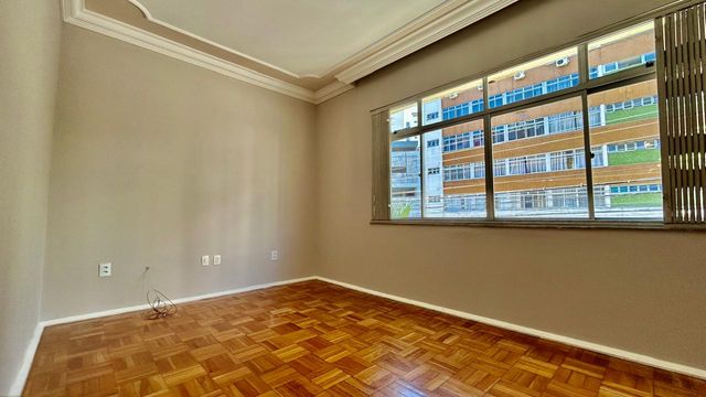 DESCRIÇÃO PARA IMAGEM (inserir nas fotos do anúncio na plataforma Praedium):
Apartamento à venda com 3 quartos e 3 vagas em São Mateus – R$ 550.000
📍 Avenida Presidente Itamar Franco, 1580 – São Mateus – Juiz de Fora/MG
Souza e Albano Serviços Imobiliários
📞 (32) 99829-7059 | CNPJ: 53.373.878/0001-39

🔖 Hashtags:

#souzaealbanoservicosimobiliarios #imobiliariasouzaealbano #apartamentoavenda #saomateusjf #imoveisjuizdefora