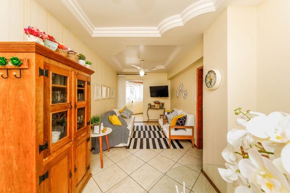 📸 DESCRIÇÃO PARA IMAGEM (inserir nas fotos do anúncio na plataforma Praedium):

Apartamento à venda com 4 quartos (2 suítes) no São Mateus – R$ 495.000
📍 Ladeira Alexandre Leonel, 45 – Apto 201 – São Mateus – Juiz de Fora/MG
Souza e Albano Serviços Imobiliários
📞 (32) 99829-7059 | CNPJ: 53.373.878/0001-39

🔖 Hashtags:

#souzaealbanoservicosimobiliarios #imobiliariasouzaealbano #apartamentoavenda #saomateusjuizdefora #apartamentojuizdefora