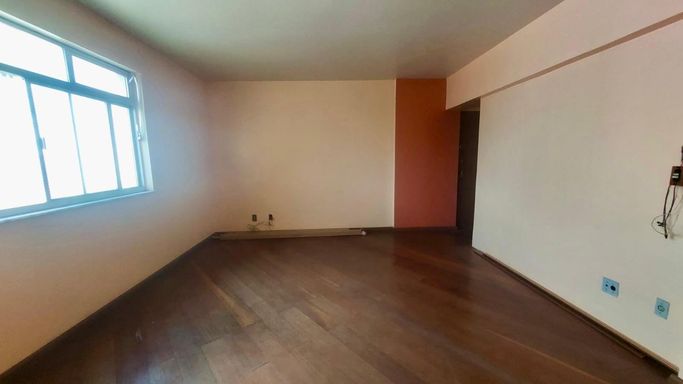 Apartamento à venda com 2 quartos no Centro – R$ 420.000
📍 Rua Santo Antônio, 979/707 – Centro – Juiz de Fora/MG
Souza e Albano Serviços Imobiliários
📞 (32) 99829-7059 | CNPJ: 53.373.878/0001-39