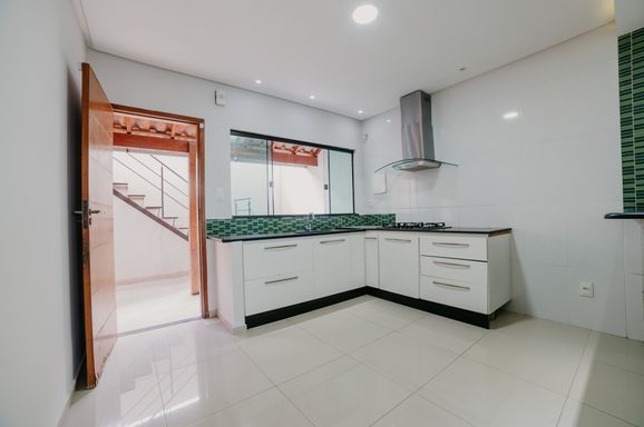 📸 **DESCRIÇÃO PARA IMAGEM (inserir nas fotos do imóvel na plataforma Praedium):**

Casa à venda com 3 quartos, suíte master e área gourmet no Bom Jardim – R\$ 469.000
📍 Rua Antonia Rodrigues Clemente, 230 – Bom Jardim – Juiz de Fora/MG
Souza e Albano Serviços Imobiliários
📞 (32) 99829-7059 | CNPJ: 53.373.878/0001-39

---

**Hashtags:**
\#souzaealbanoservicosimobiliarios #imobiliariasouzaealbano #casaavenda #casajuizdefora #bomjardim