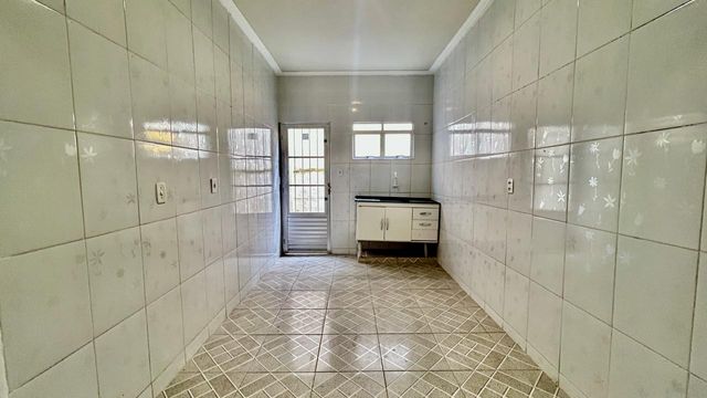 📸 DESCRIÇÃO PARA IMAGEM (inserir nas fotos do imóvel na plataforma Praedium):

Casa à venda com 2 quartos na Vila Furtado de Menezes – R$ 199.000
📍 Rua Azevedo Neto Vila Furtado de Menezes – Juiz de Fora/MG
Souza e Albano Serviços Imobiliários
📞 (32) 99829-7059 | CNPJ: 53.373.878/0001-39

🔎 Hashtags:

#souzaealbanoservicosimobiliarios
#imobiliariasouzaealbano
#casaavendaemjuizdefora
#vilafurtadodemenezes
#casaavenda